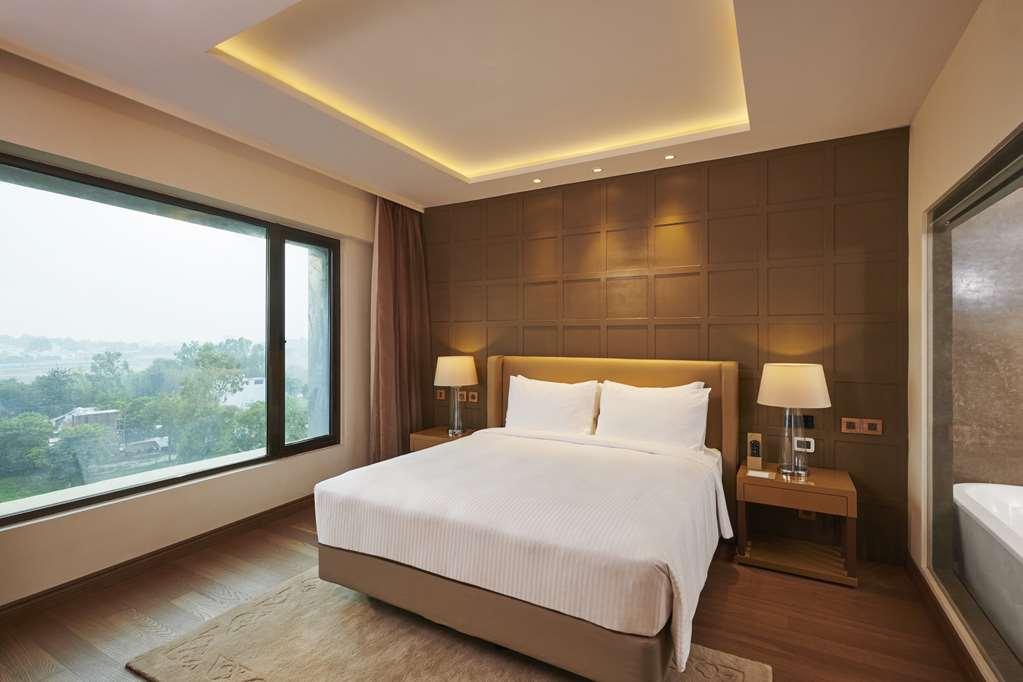 Hilton Garden Inn Lucknow Oda fotoğraf